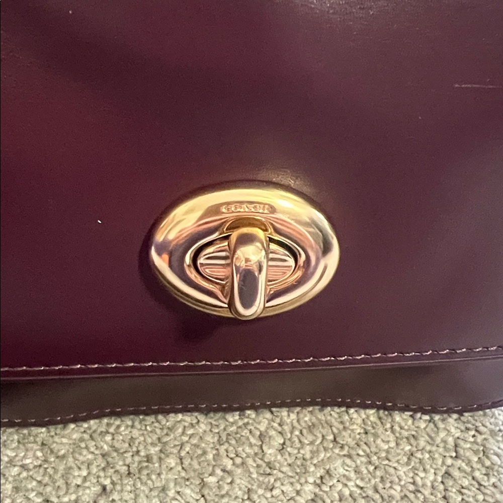 Coach Burgundy Leather Turnlock Shoulder Bag Gold HW Crossbody Pink Accent - Picture 2 of 11